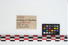 Etiketten zu Keramikgefäß (NHMW-PRAE-023849)